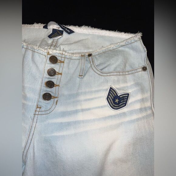 Abercrombie & Fitch Light Wash Cropped jeans W/ Patches Size 6 EUC - Picture 3 of 14